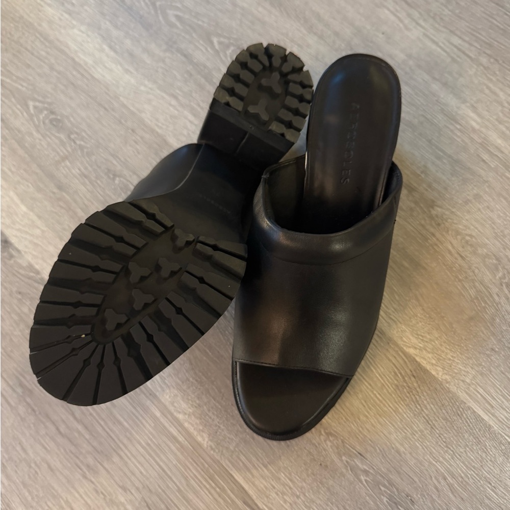 AEROSOLES open toed mule heels